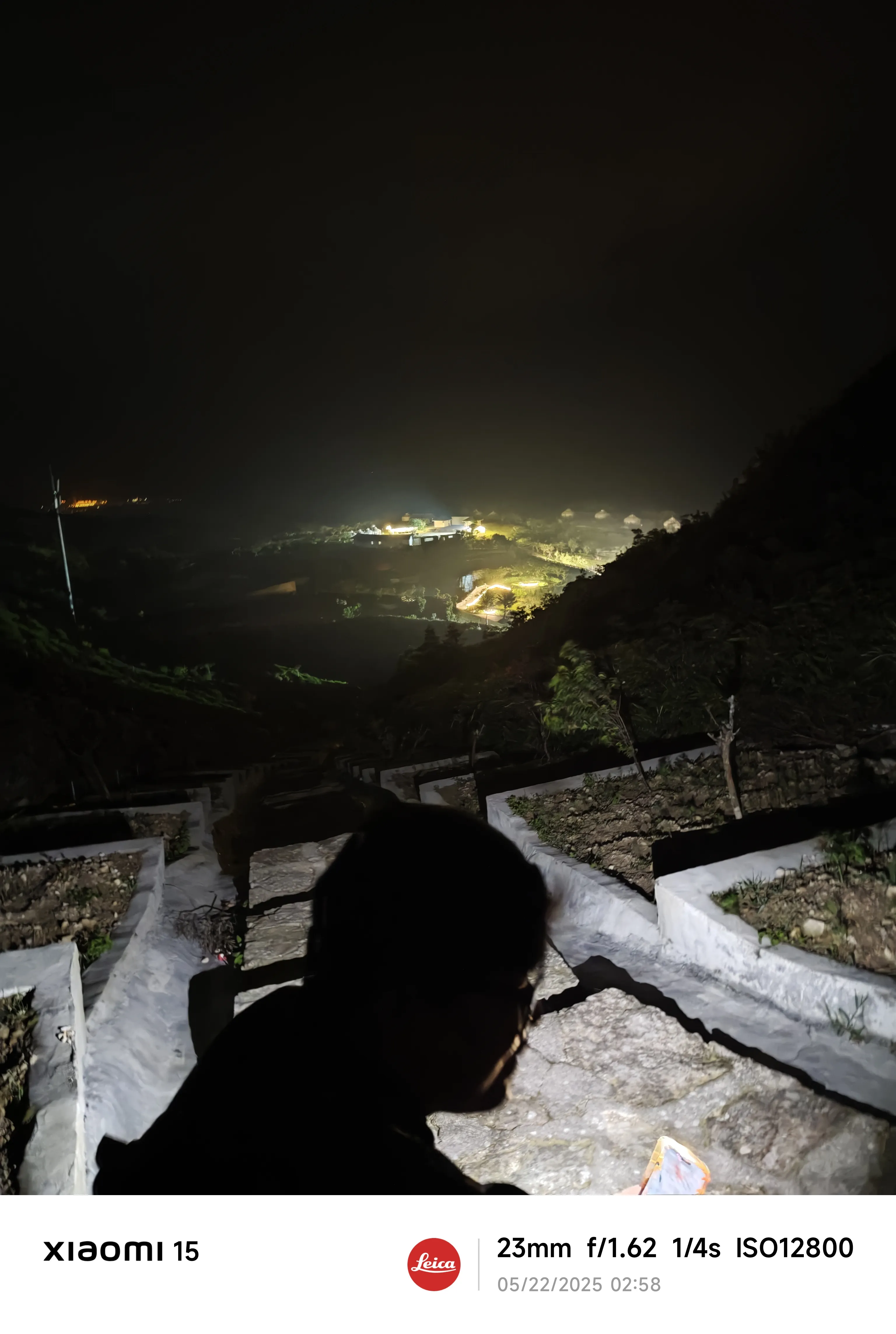 刚开始登山